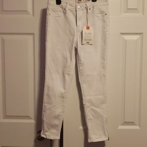 YMI Size 7 Ladies White Jeans